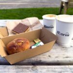 Scone und Nougatbiskuit vom Café Shores Whitehead in Whitehead, Nordirland