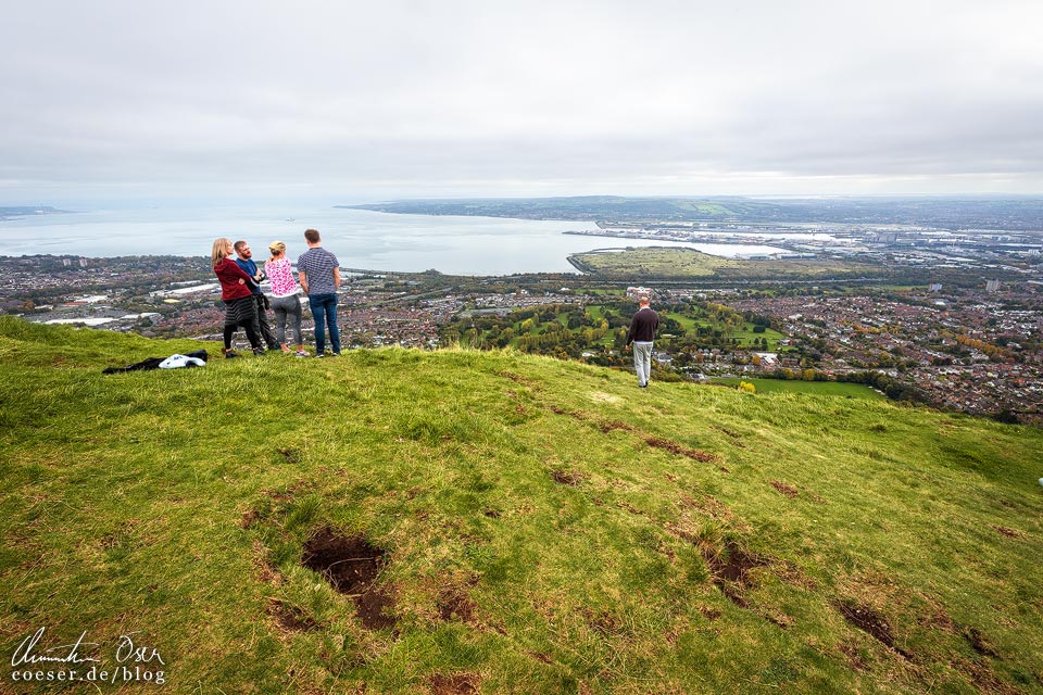 McArt's Fort auf dem Cave Hill Trail mit Aussicht auf Belfast