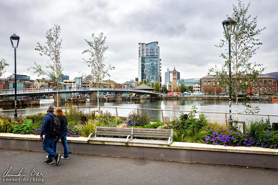 Uferpromenade des Titanic Quarter in Belfast