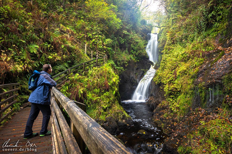 Wasserfall Ess-Na-Larach auf dem Glenariff Waterfall Trail in Nordirland
