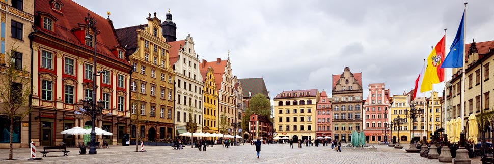 Bunte Häuser auf dem Hauptplatz Rynek (Breslauer Ring) in Wrocław (Breslau), Polen
