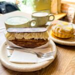 Lemon Tarte und "Wuzetka" Eclair im Café Chmiel kawę in Wroclaw