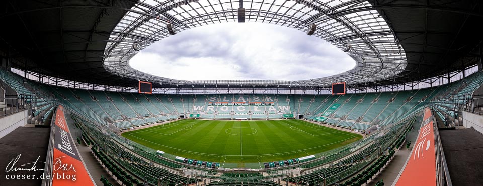 Panorama des Stadions Miejski Wrocław (Tarczyński Arena) in Breslau, Polen