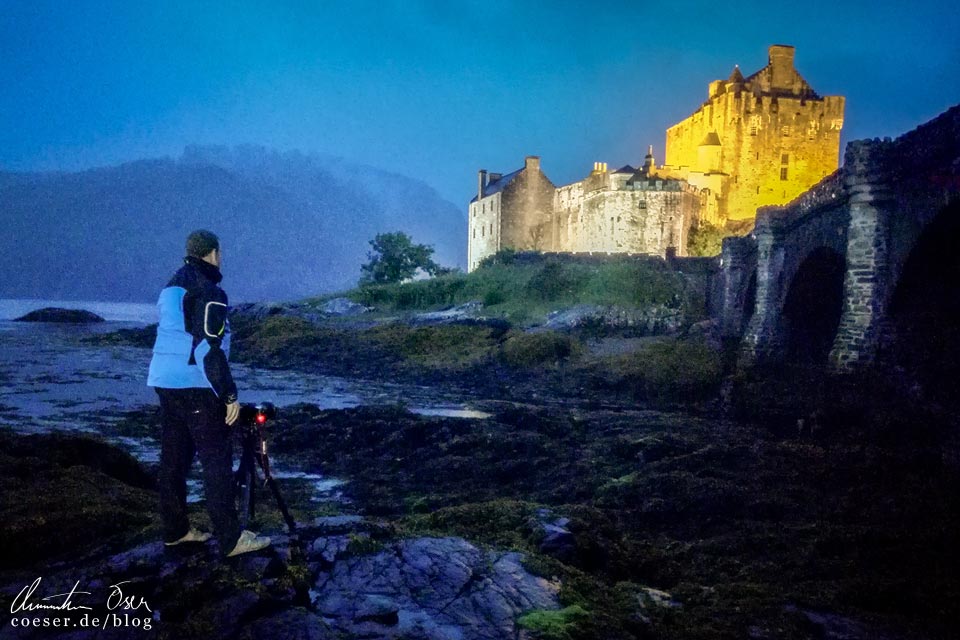 Fotograf und Reiseblogger Christian Öser während der Arbeit in Schottland