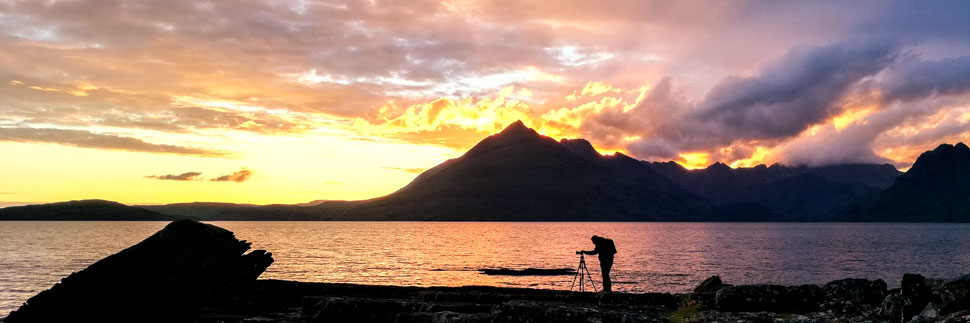 Fotograf Christian Öser bei der Arbeit in Schottland