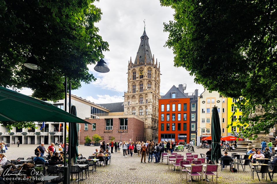 Alter Markt und Rathausturm in der Altstadt von Köln
