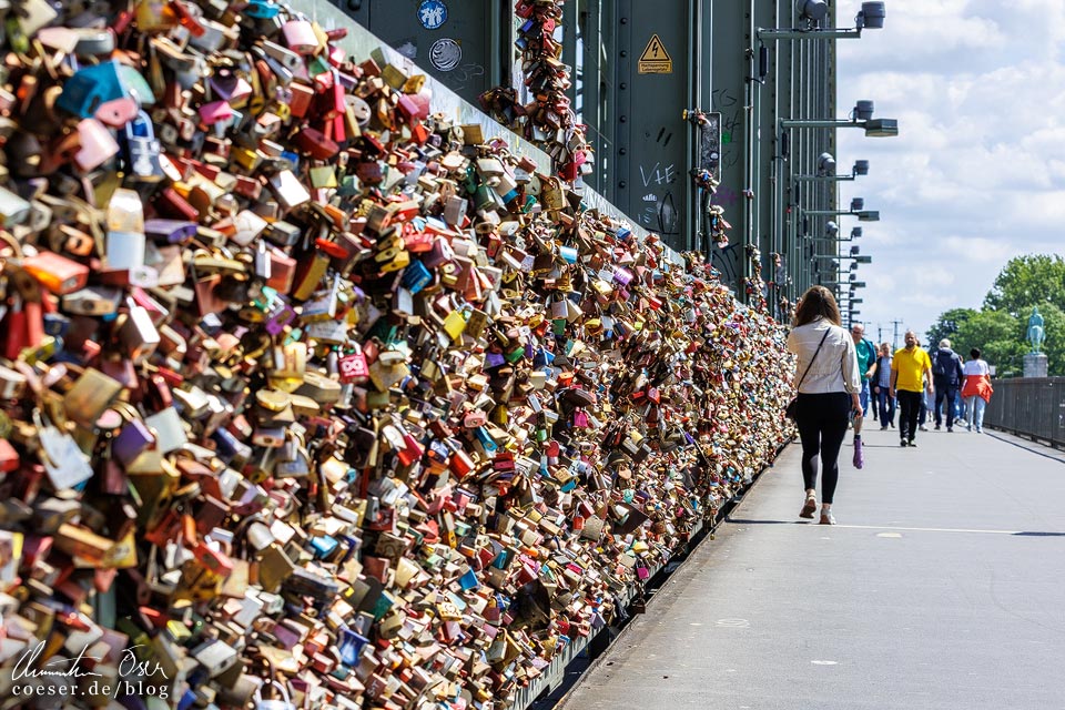 Liebesschlösser auf der Hohenzollernbrücke in Köln