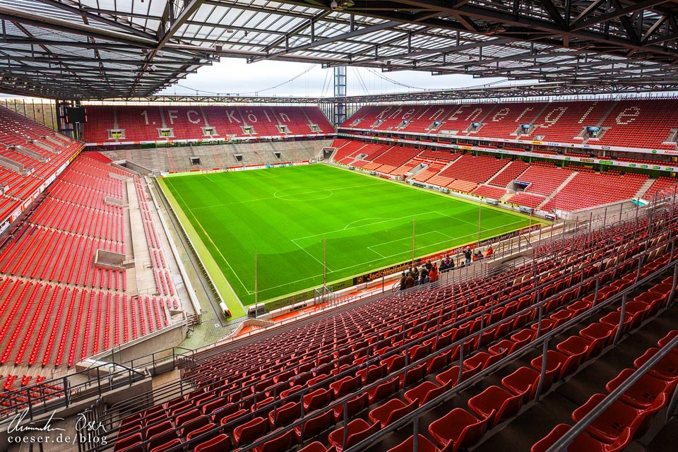Innenansicht des RheinEnergieStadion des 1. FC Köln
