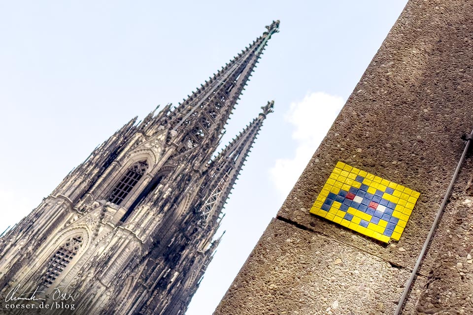 Space Invader KLN_07 beim Kölner Dom in Köln