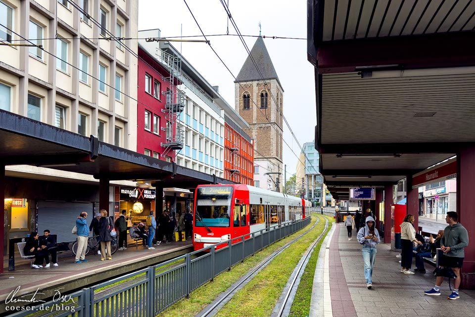 Kölner Stadtbahn in der Station Heumarkt