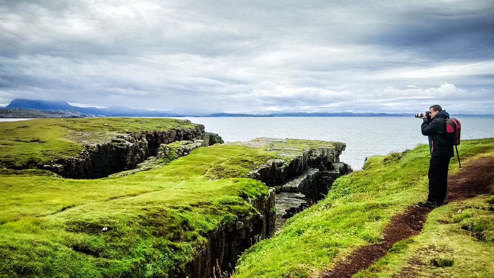 Fotograf Christian Öser bei der Arbeit in Schottland