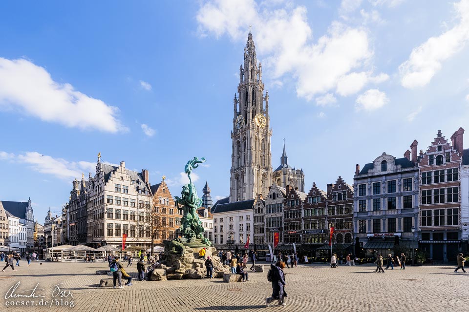Brabobrunnen und Liebfrauenkirche vom Grote Markt in Antwerpen aus gesehen