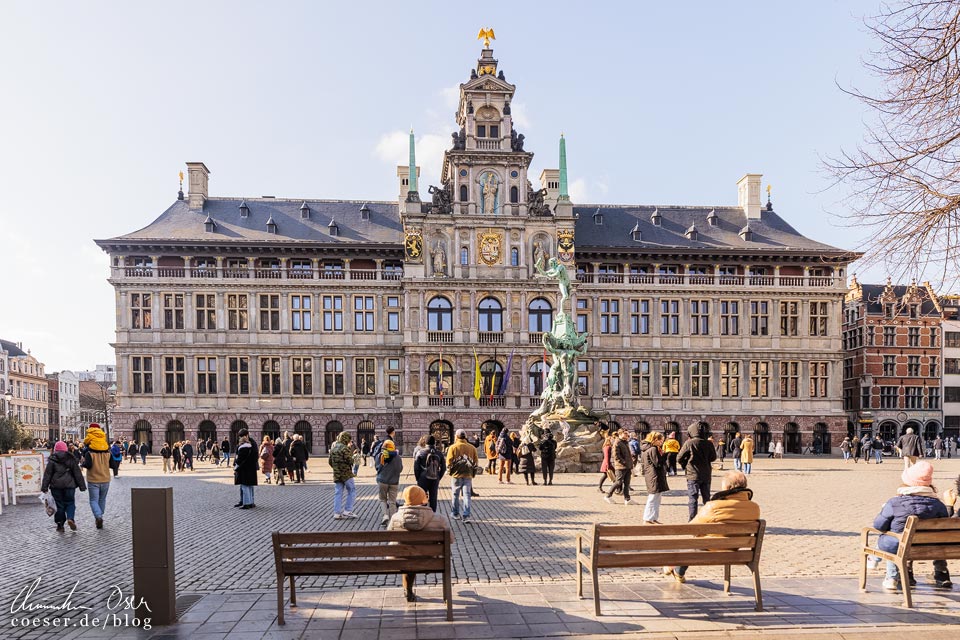 Das Rathaus auf dem Grote Markt in Antwerpen