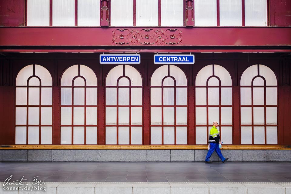 Historische Gleishalle im Hauptbahnhof (Station Antwerpen-Centraal)