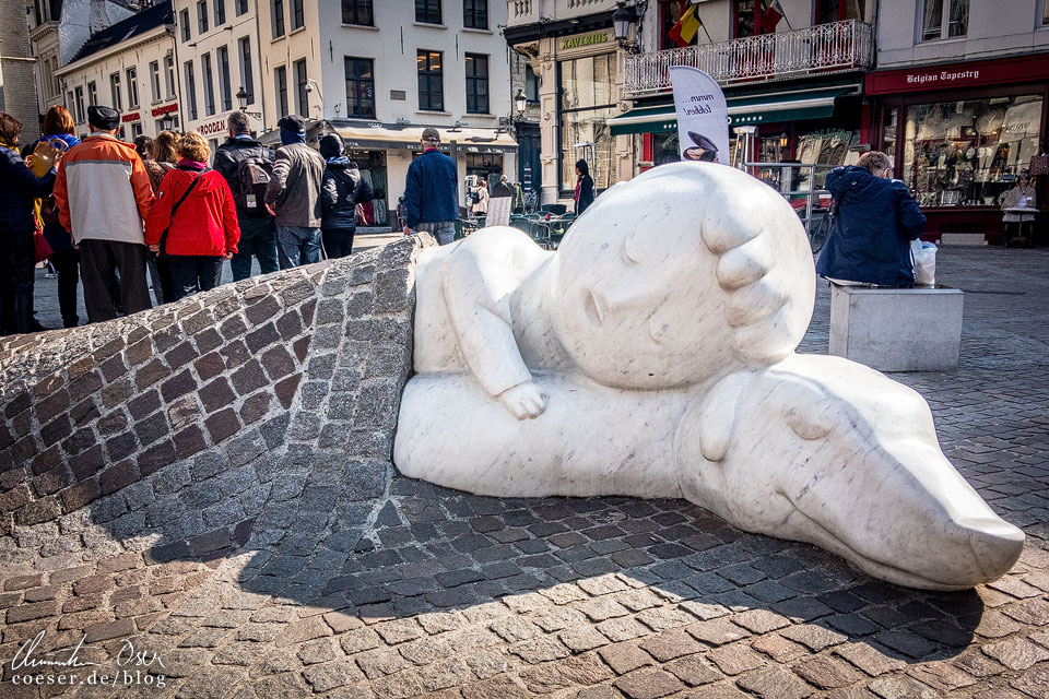Die Bodenskulptur Nello & Patrasche in Antwerpen