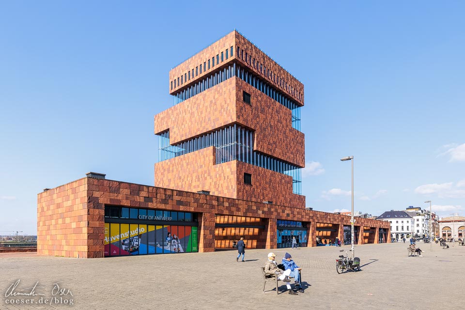 Außenansicht des MAS (Museum aan de Stroom) in Antwerpen