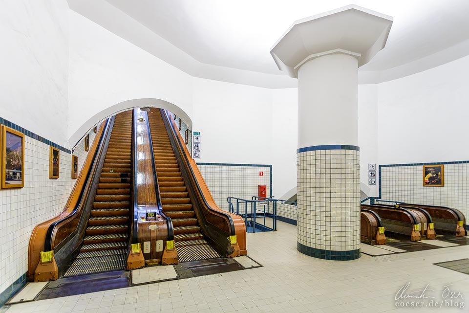 Die Holzrolltreppen im Sint-Annatunnel in Antwerpen