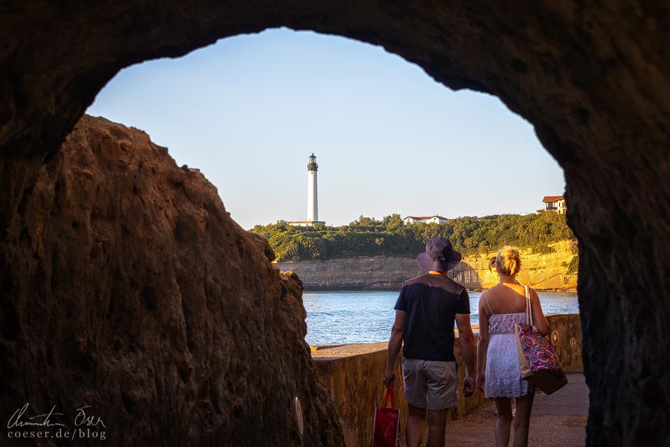 Der Leuchtturm Le Phare vom Strand Plage Miramar aus gesehen