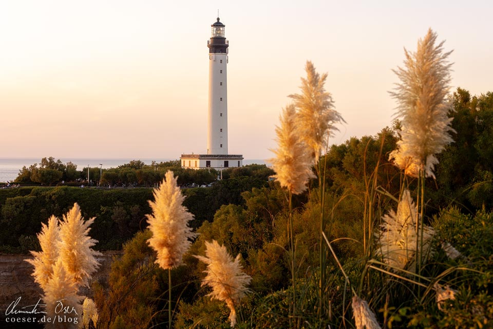 Der Leuchtturm Le Phare im Licht der untergehenden Sonne