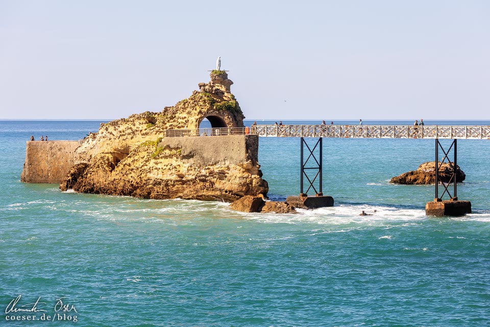 Marienstatue auf dem Rocher de la Vierge (Jungfrauenfelsen) in Biarritz