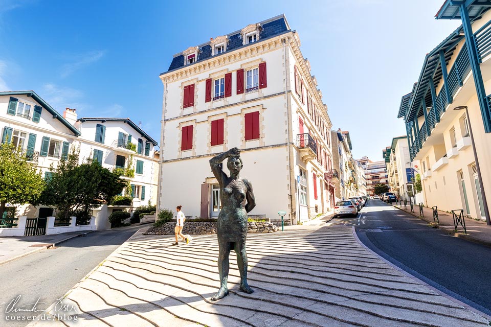 Skulptur "La Basque Femme" im Stadtzentrum von Biarritz