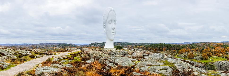 Kopf ANNA im Skulpturenpark Pilane in der schwedischen Provinz Bohuslän