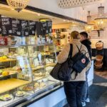 Innenansicht der Bäckerei Sjögrens i backen in Grebbestad, Bohuslän