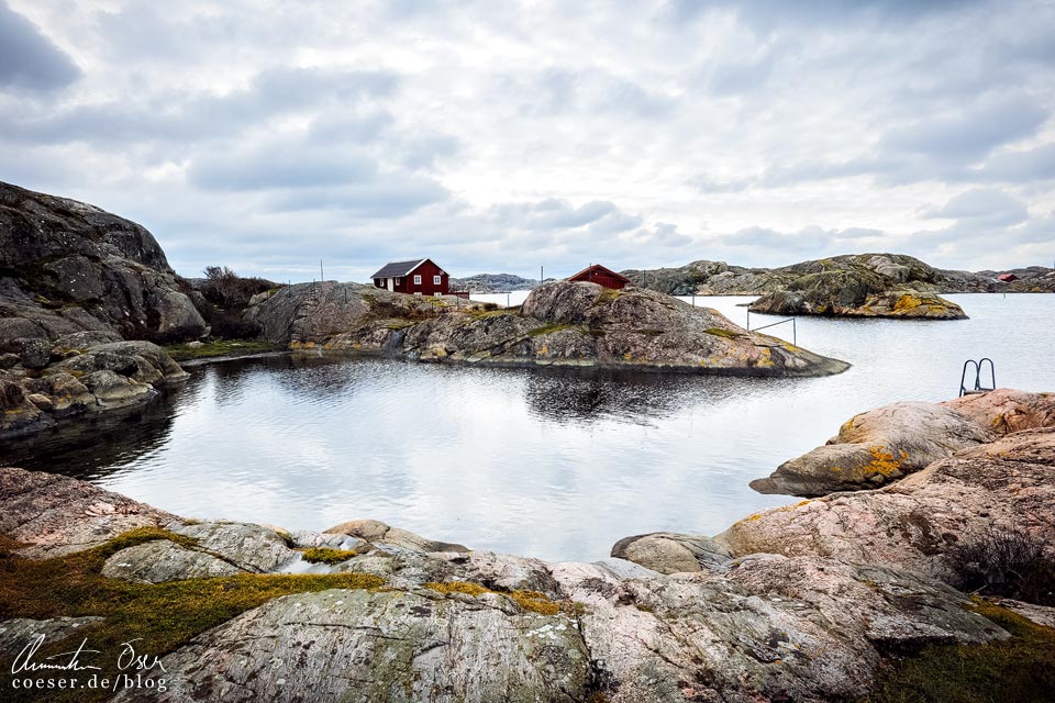 Blick auf die Skärhamn umgebenden Inseln mit Bademöglichkeit in der schwedischen Provinz Bohuslän