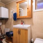 Badezimmer in der privaten Schwedenhütte in Lysekil (Provinz Bohuslän)
