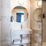 Bad im Doppelzimmer im Hotel ibis Styles Paris Nation Cours de Vincennes