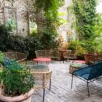 Begrünter Innenhof im Hotel ibis Styles Paris Nation Cours de Vincennes