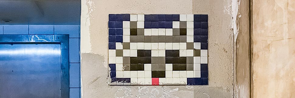 Street-Art-Mosaik eines unbekannten Künstlers in Paris