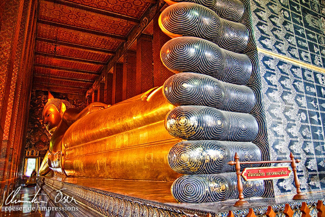 Liegender Riesenbuddha im Wat-Phoin-Tempel in Bangkok, Thailand.