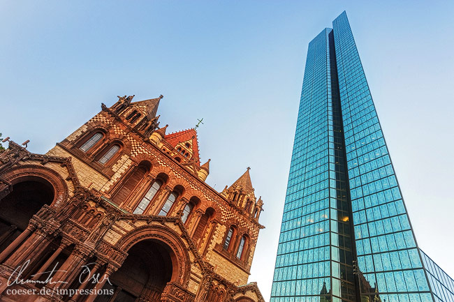 Die Trinity-Kirche und der Hancock-Tower in Boston, USA.