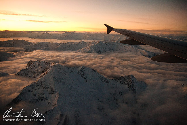 Der Flug nach Innsbruck, Österreich, bietet ein spektakuläres Panorama ...