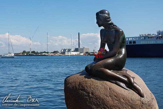 Die Kleine Meerjungfrau, das berühmte Wahrzeichen von Kopenhagen, Dänemark.