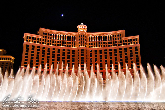 Der Springbrunnen des Bellagio vor der gleichnamigen Hotelanlage in Las Vegas, USA.