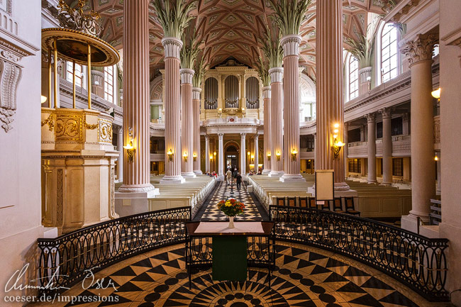 Innenansicht der Nikolaikirche in Leipzig, Deutschland.