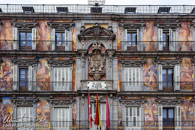 Detailansicht des berühmten 'Haus der Bäckerei' (Casa de la Panadería) auf dem Plaza Mayor in Madrid, Spanien.