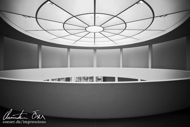 Moderne Architektur im Museum Pinakothek der Moderne in München, Deutschland.