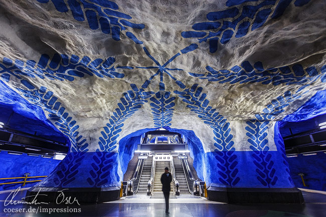 Architektur der U-Bahn-Station T-Centralen, Teil der "größten Kunstmeile der Welt" in Stockholm, Schweden.
