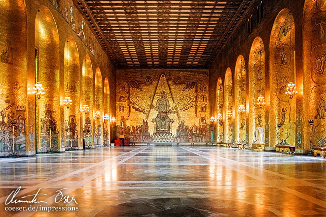 Mosaik "Königin des Mälarsees" im goldenen Saal des Rathauses (Stadshus) in Stockholm, Schweden.