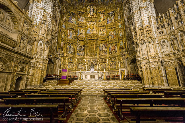 Detailansicht des Hauptaltars in der Kathedrale Santa Iglesia Catedral Primada in Toledo, Spanien.