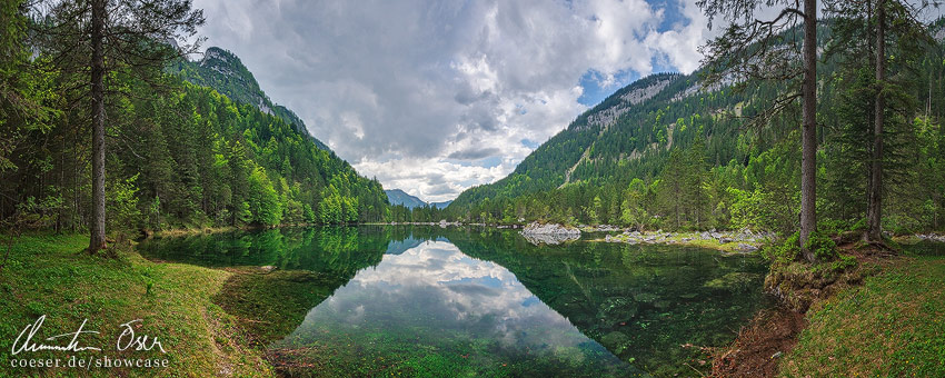 Blick auf die Gosaulacke zwischen dem vorderen und hinteren Gosausee, Österreich.