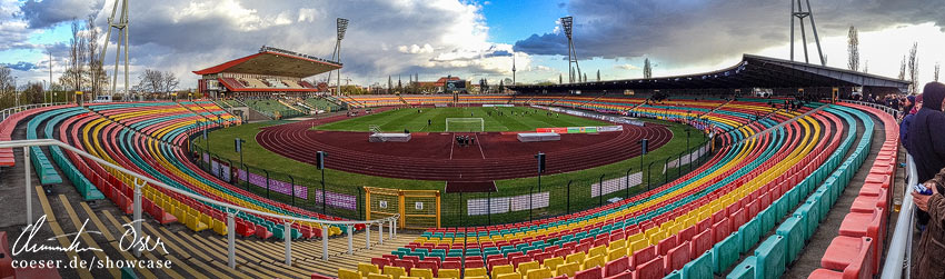 Panorama des Friedrich-Ludwig-Jahn-Sportpark in Berlin, Deutschland.