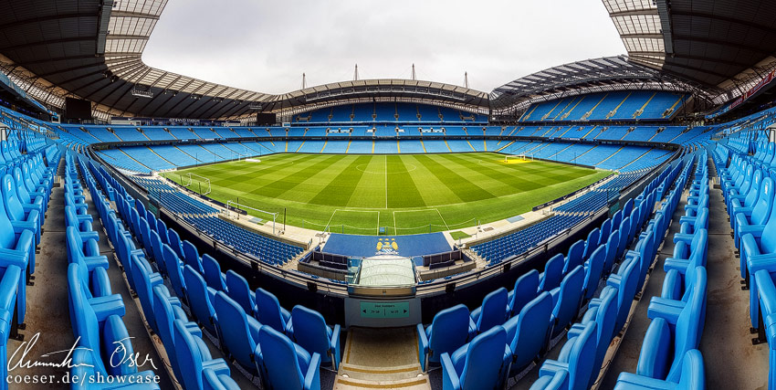 Panorama des Stadions Etihad Stadium in Manchester, England.