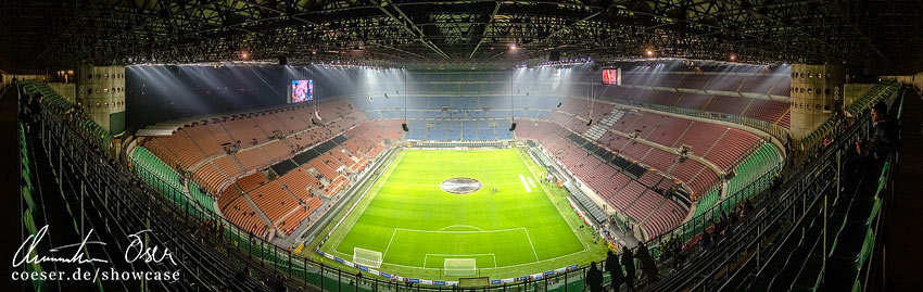 Panorama des Giuseppe-Meazza-Stadions (San Siro) von AC Milan und Inter in Mailand, Italien.