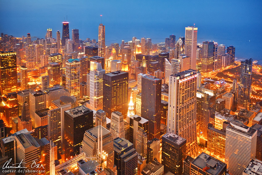 Blick auf die Skyline von Chicago im Sonnenuntergang, USA.