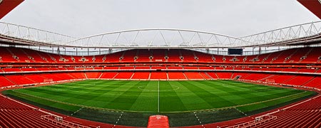 Panorama des Emirates Stadium in London, England