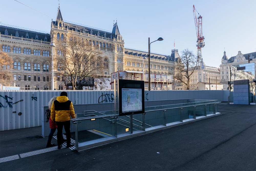 Baustelle an der künftigen Station Rathaus für die Verlängerung der Linie U2 in Wien